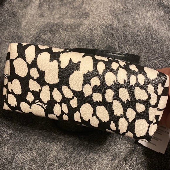 Coach - Picture 3 of 5